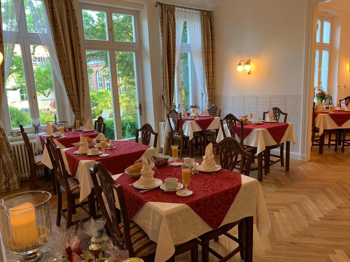 Hotel Seeufer Plön Екстериор снимка