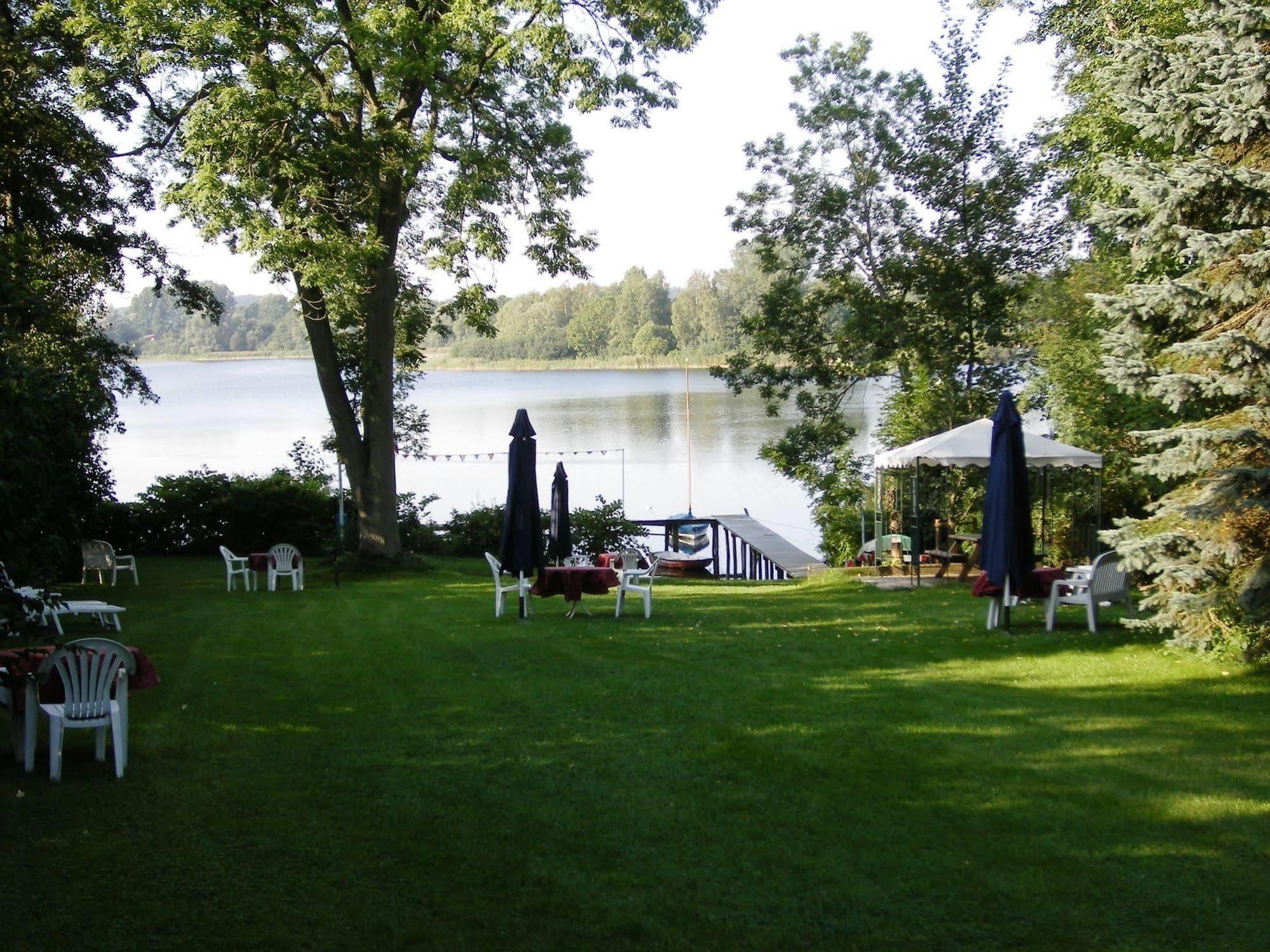 Hotel Seeufer Plön Екстериор снимка